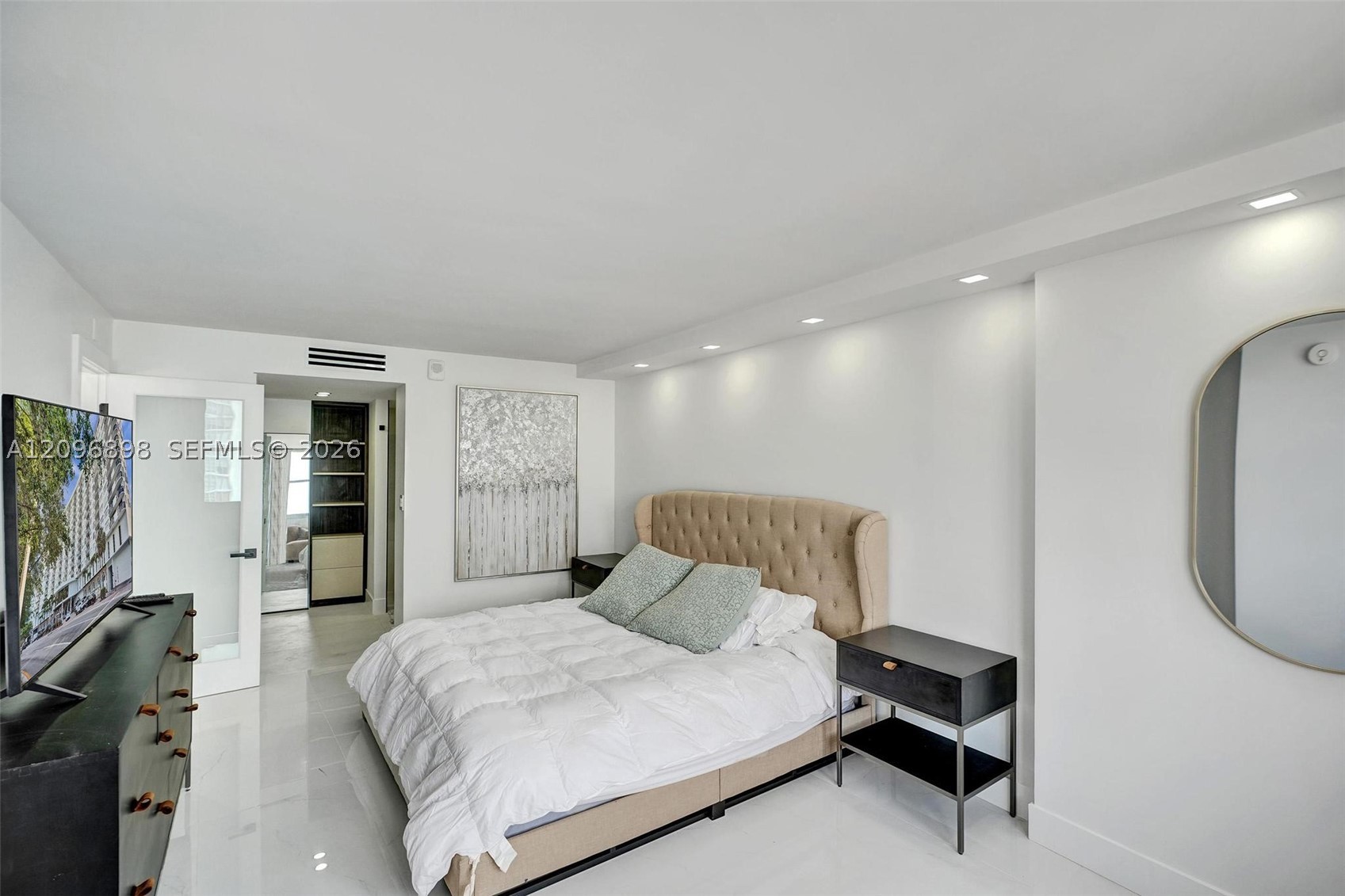 6039 Collins Ave #1736 Miami Beach, FL 33140