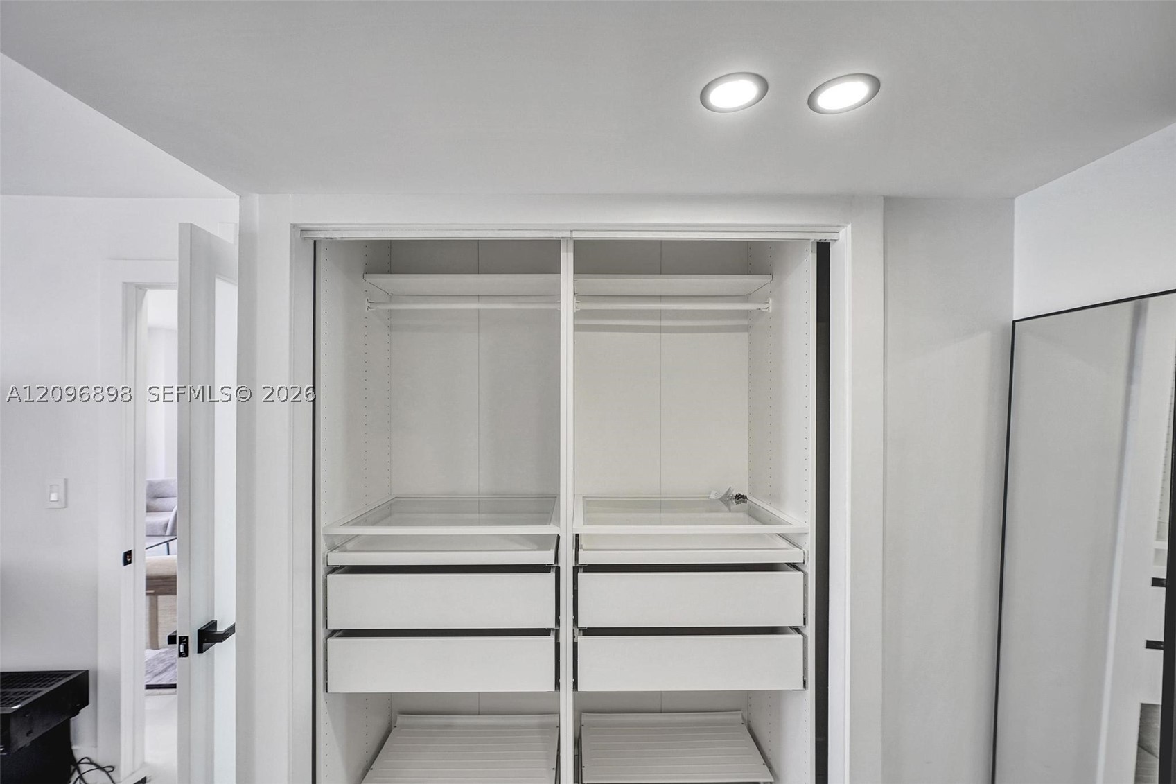 6039 Collins Ave #1736 Miami Beach, FL 33140