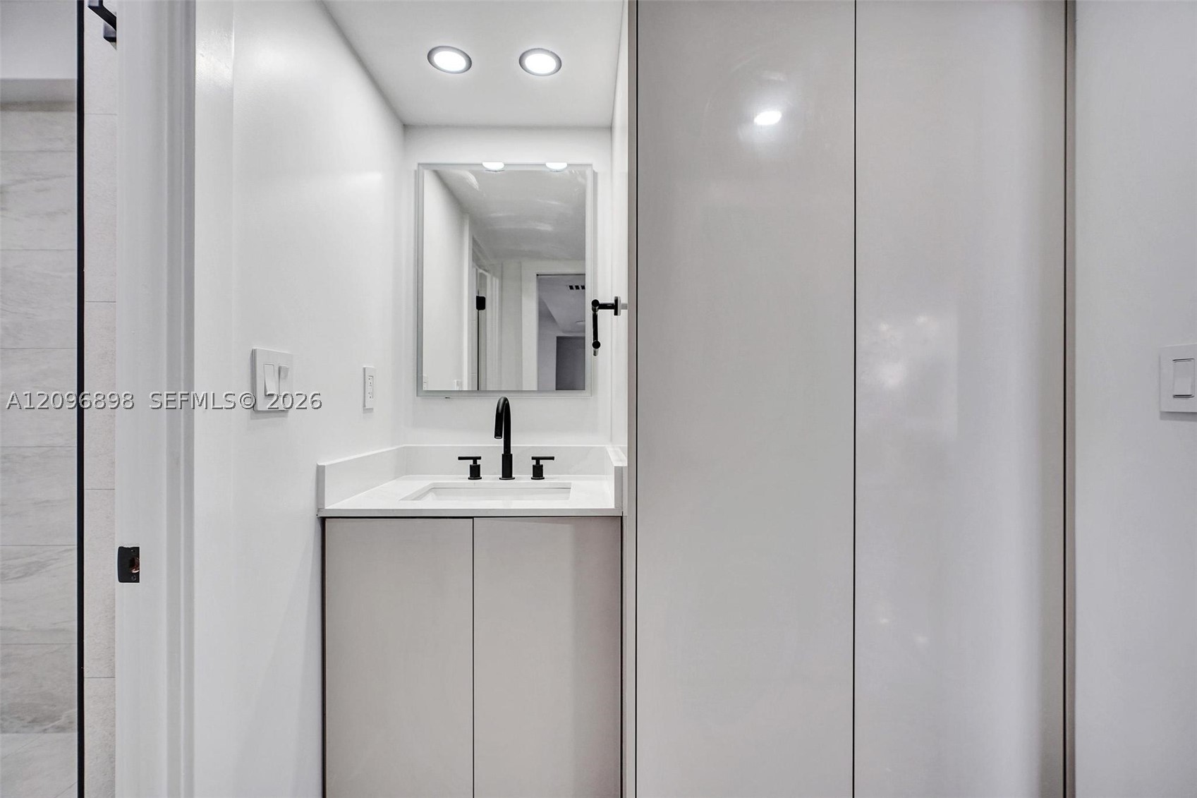 6039 Collins Ave #1736 Miami Beach, FL 33140