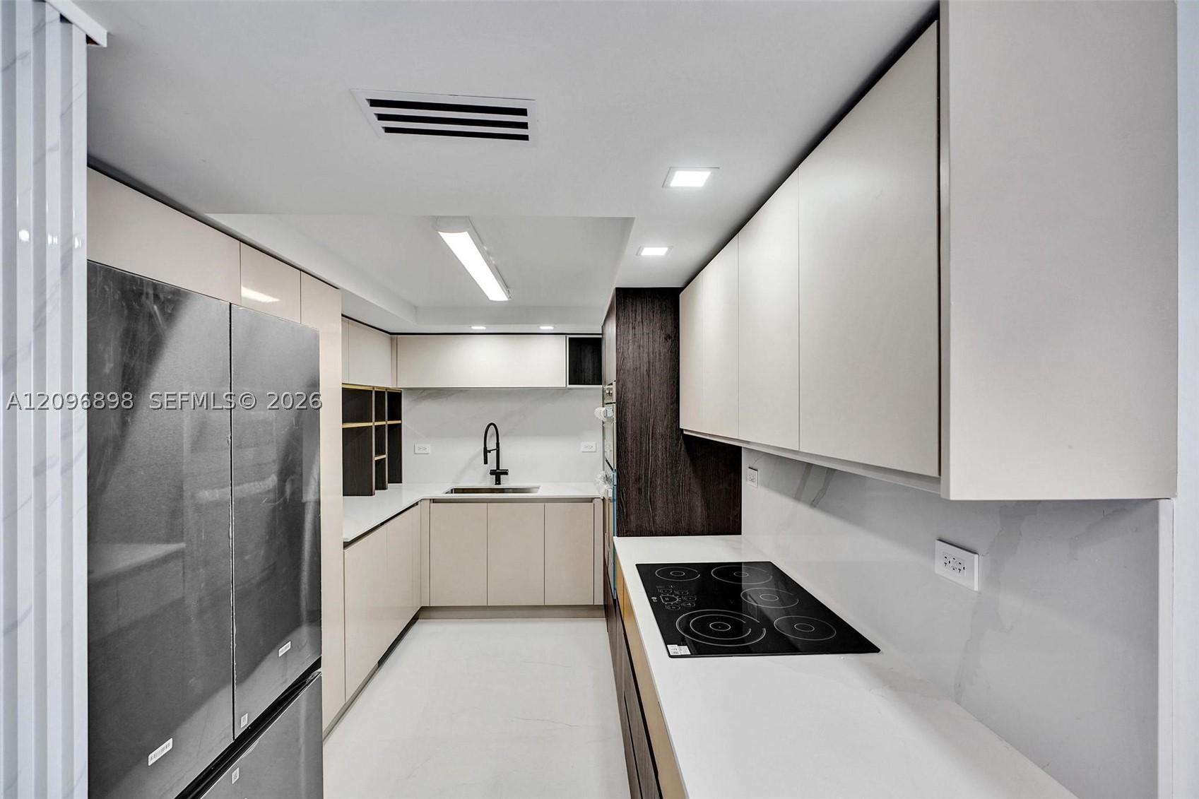 6039 Collins Ave #1736 Miami Beach, FL 33140