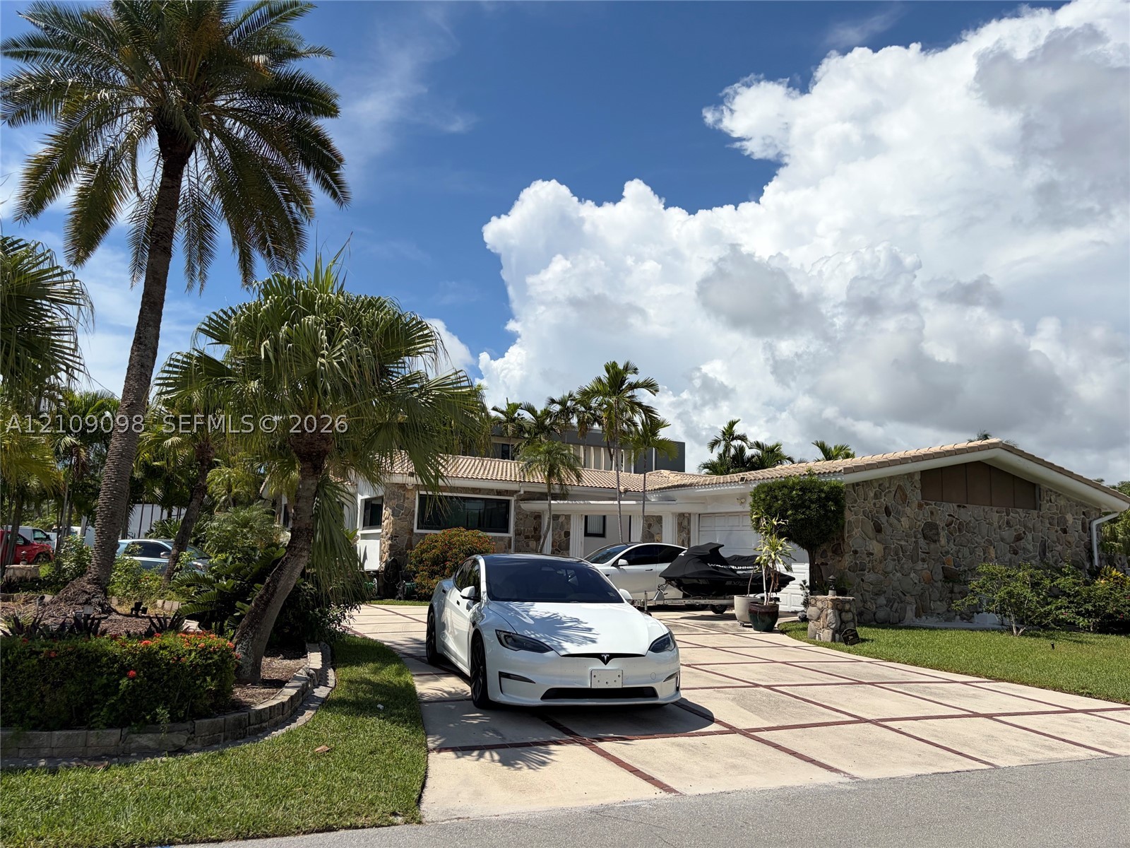 600 Hibiscus Dr