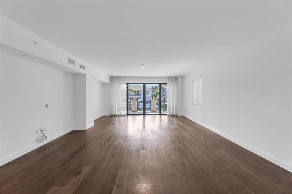 1532 SE 12th #204 Fort Lauderdale, FL 33316