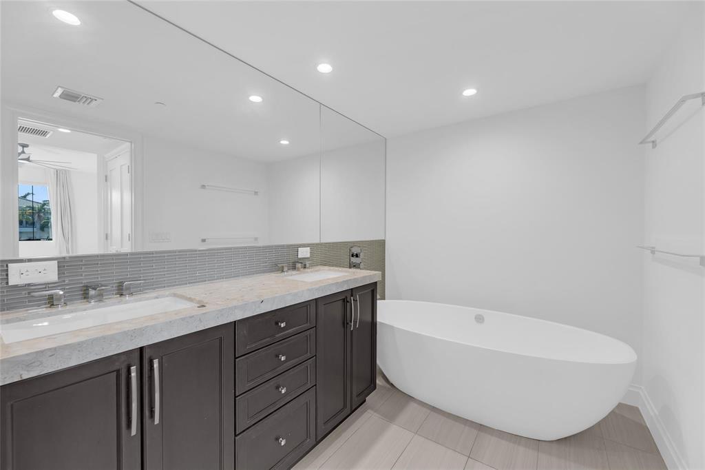 1532 SE 12th #204 Fort Lauderdale, FL 33316