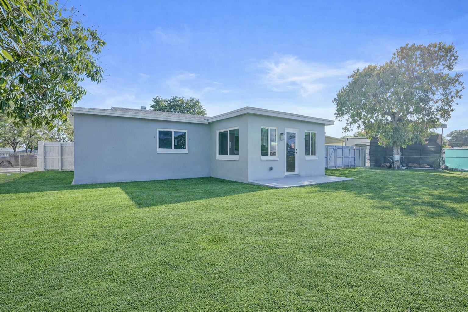 3271 NW 17th Lauderhill, FL 33311