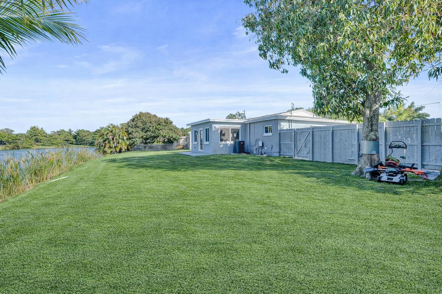 3271 NW 17th Lauderhill, FL 33311