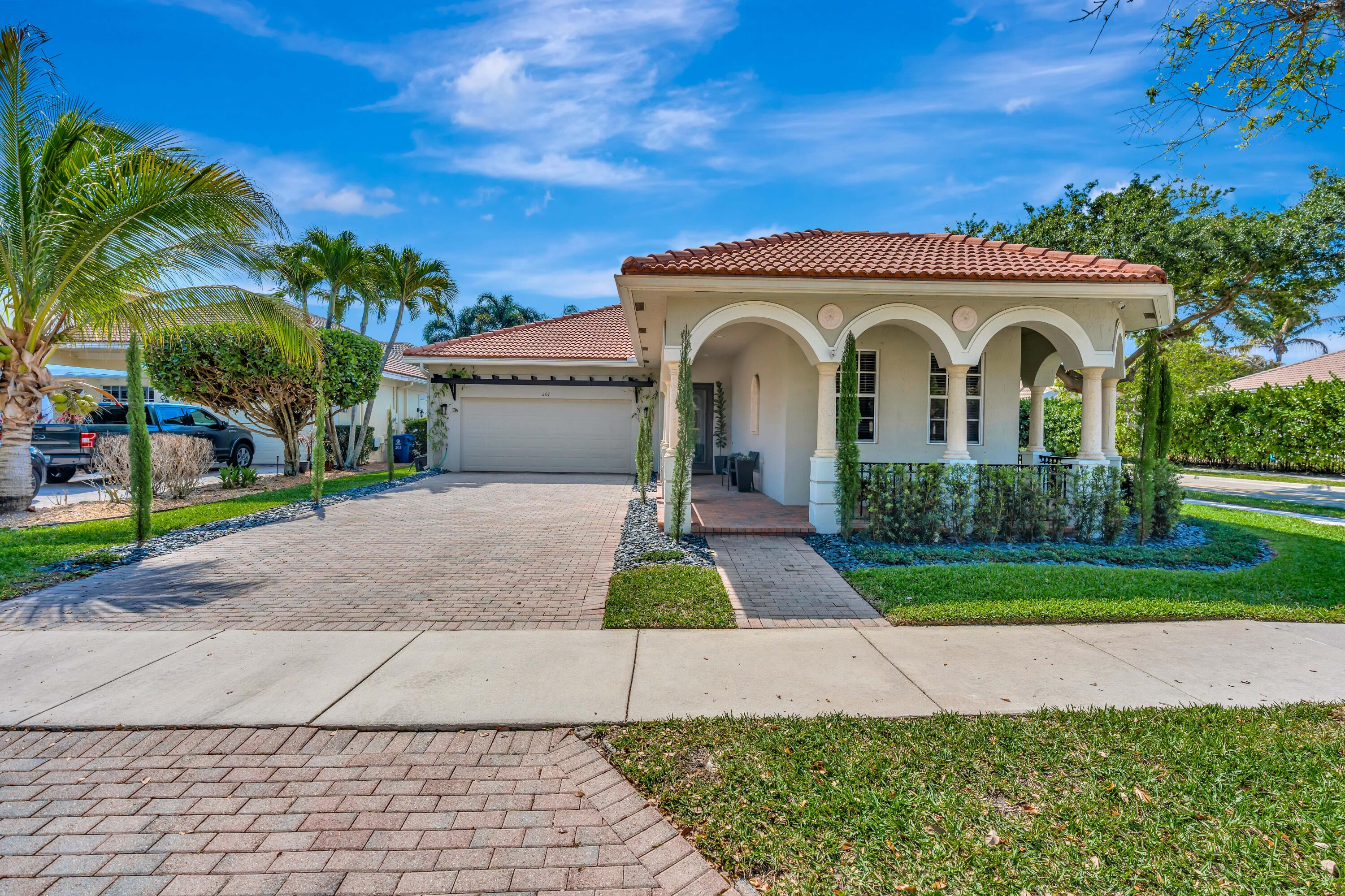 207 Via Rosina Jupiter, FL 33458