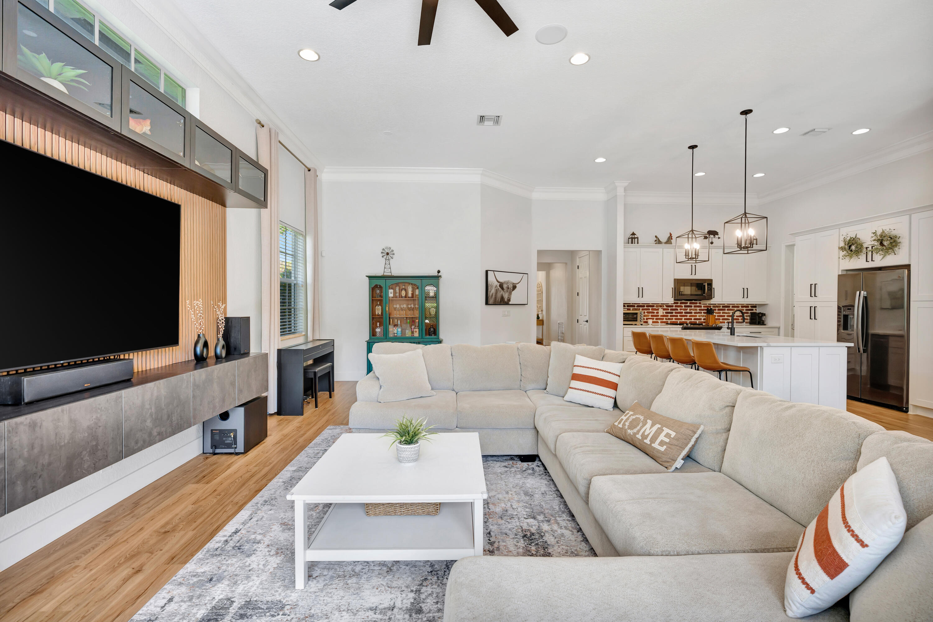 207 Via Rosina Jupiter, FL 33458