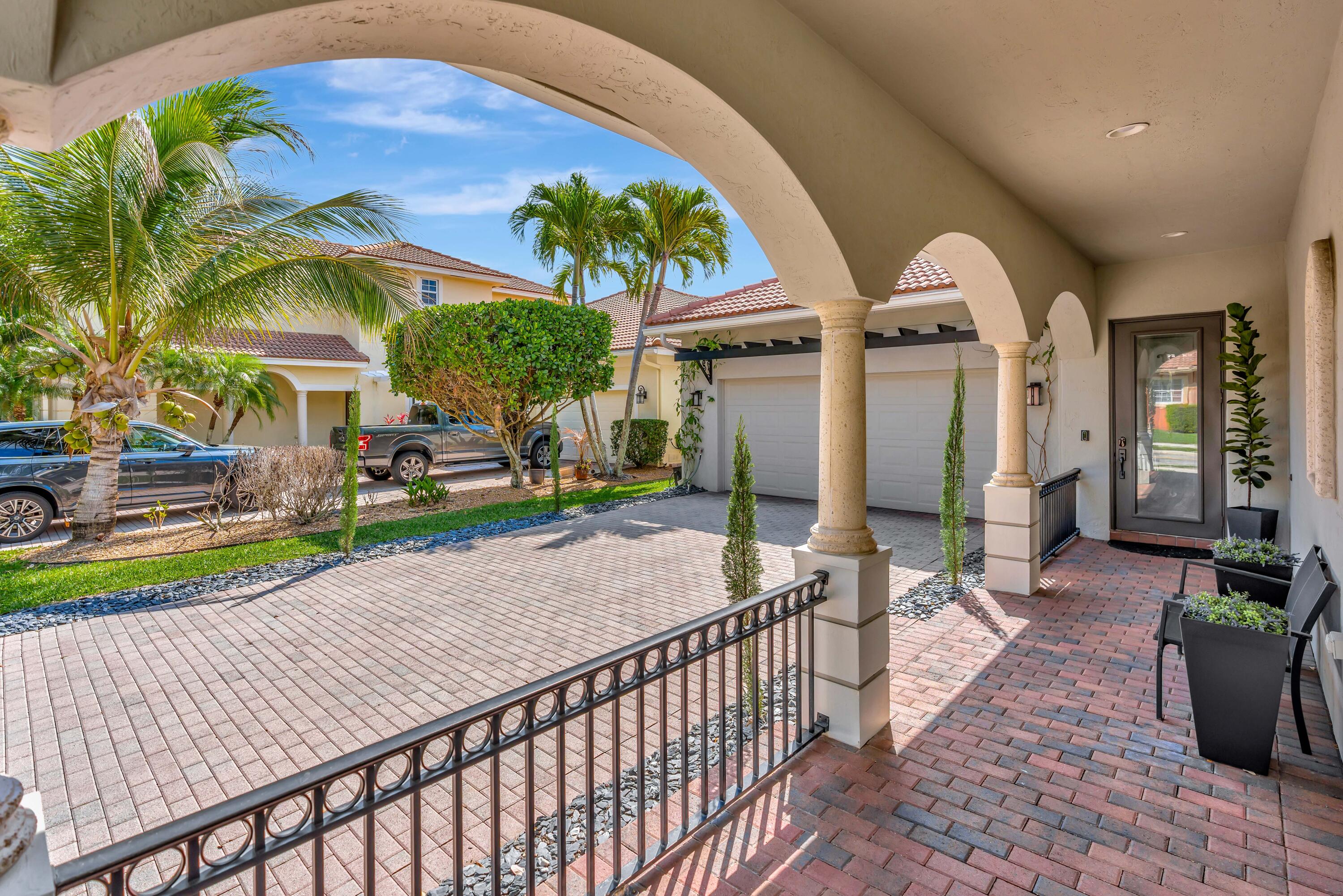 207 Via Rosina Jupiter, FL 33458