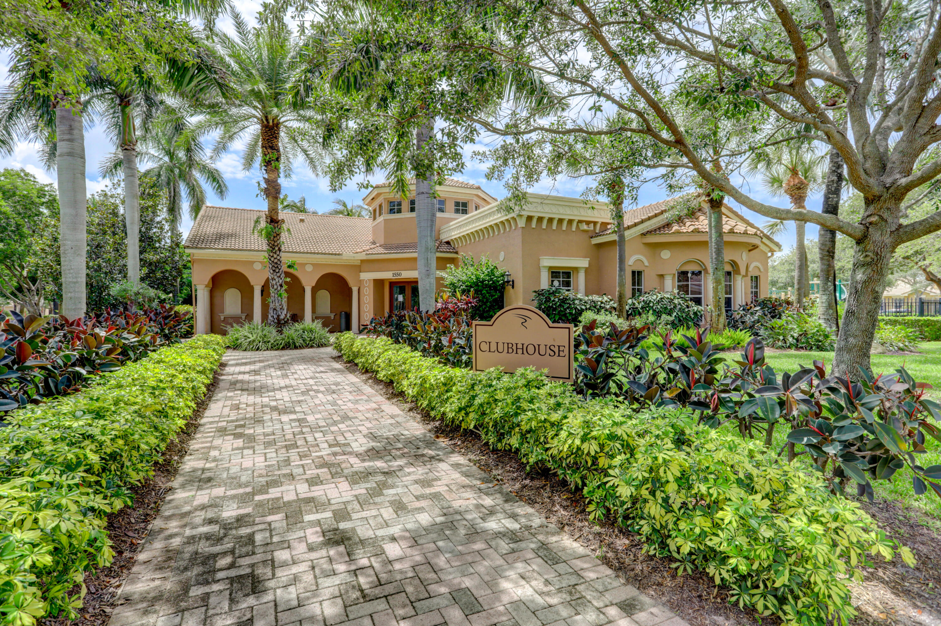 207 Via Rosina Jupiter, FL 33458