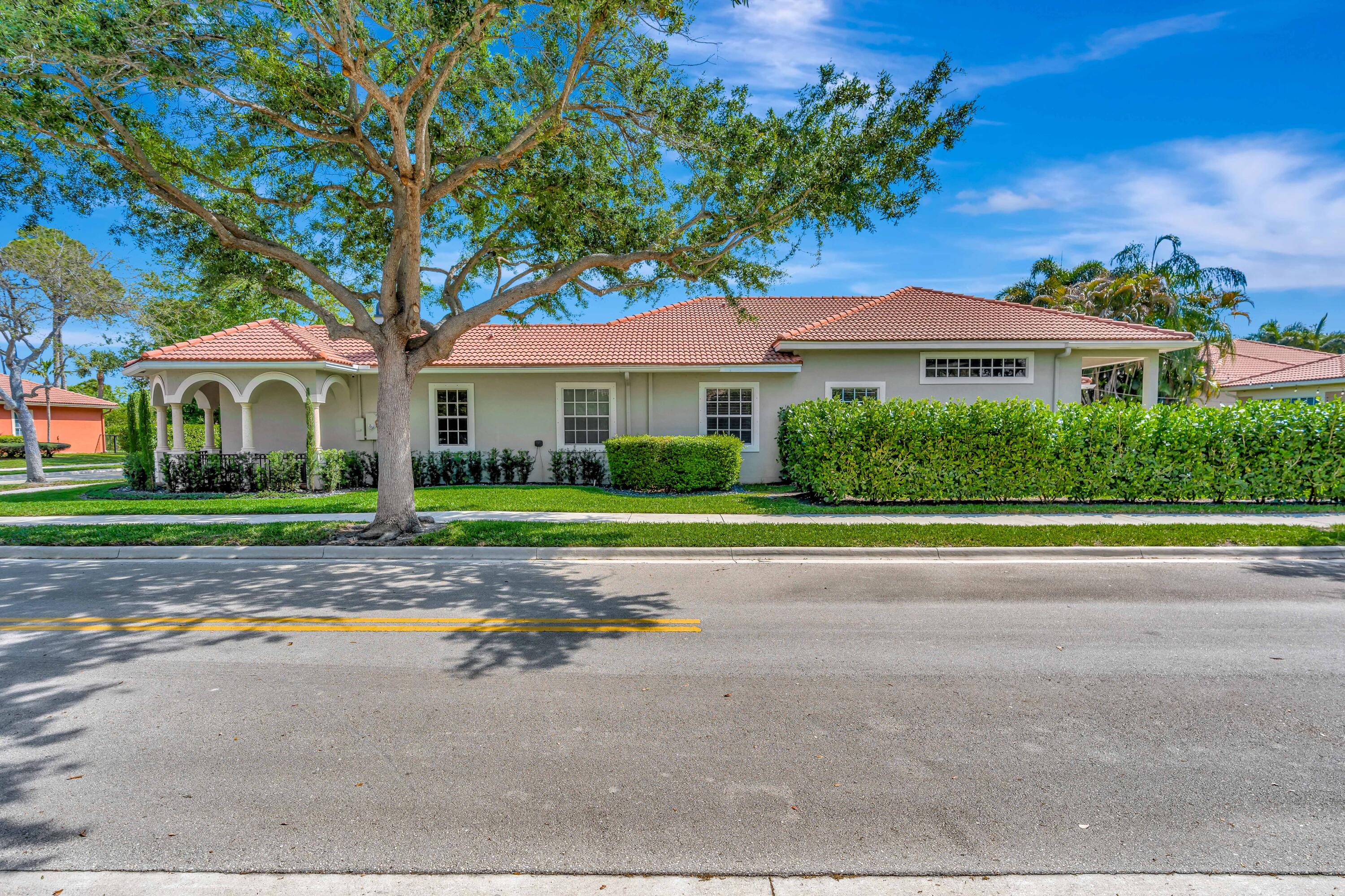 207 Via Rosina Jupiter, FL 33458