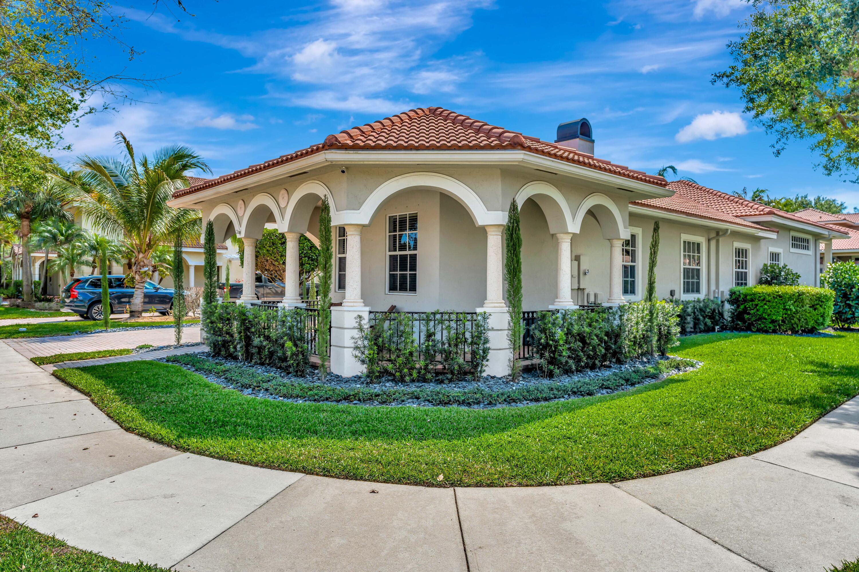 207 Via Rosina Jupiter, FL 33458