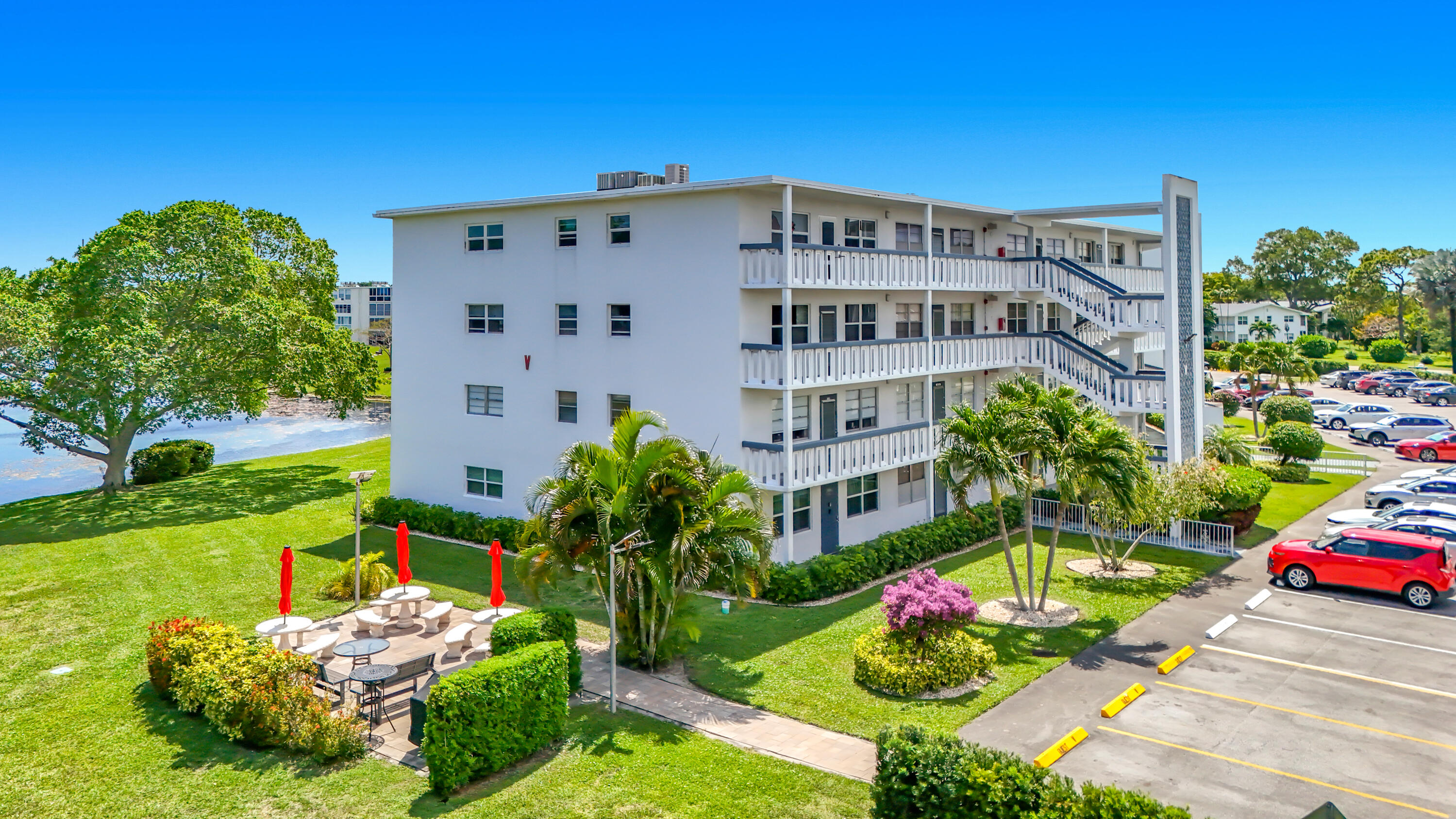 2114 Oakridge V