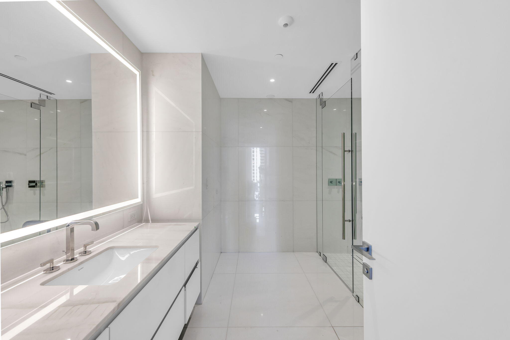 300 Biscayne #1508 Miami, FL 33131