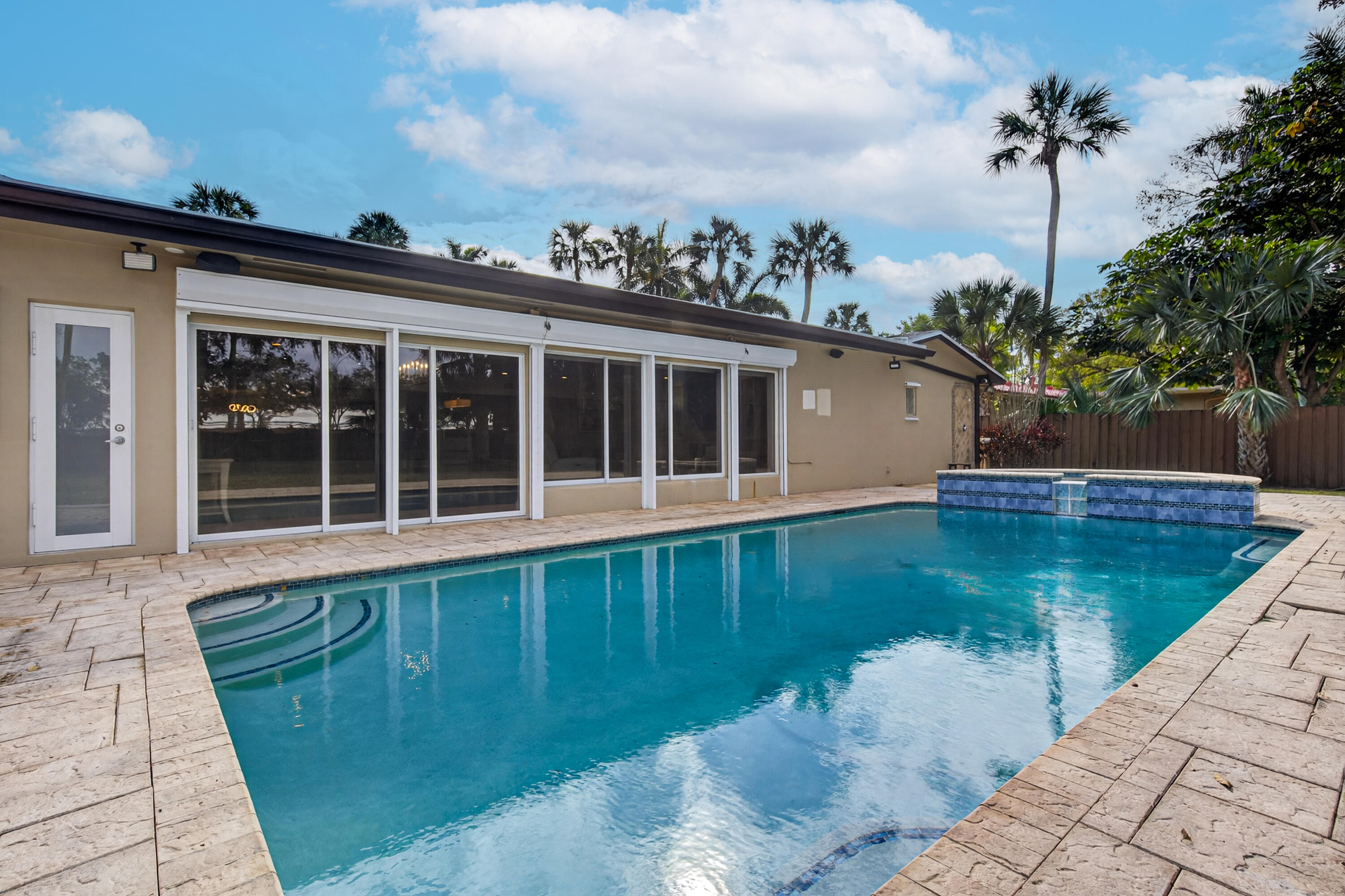 2535 SW 30th Fort Lauderdale, FL 33312