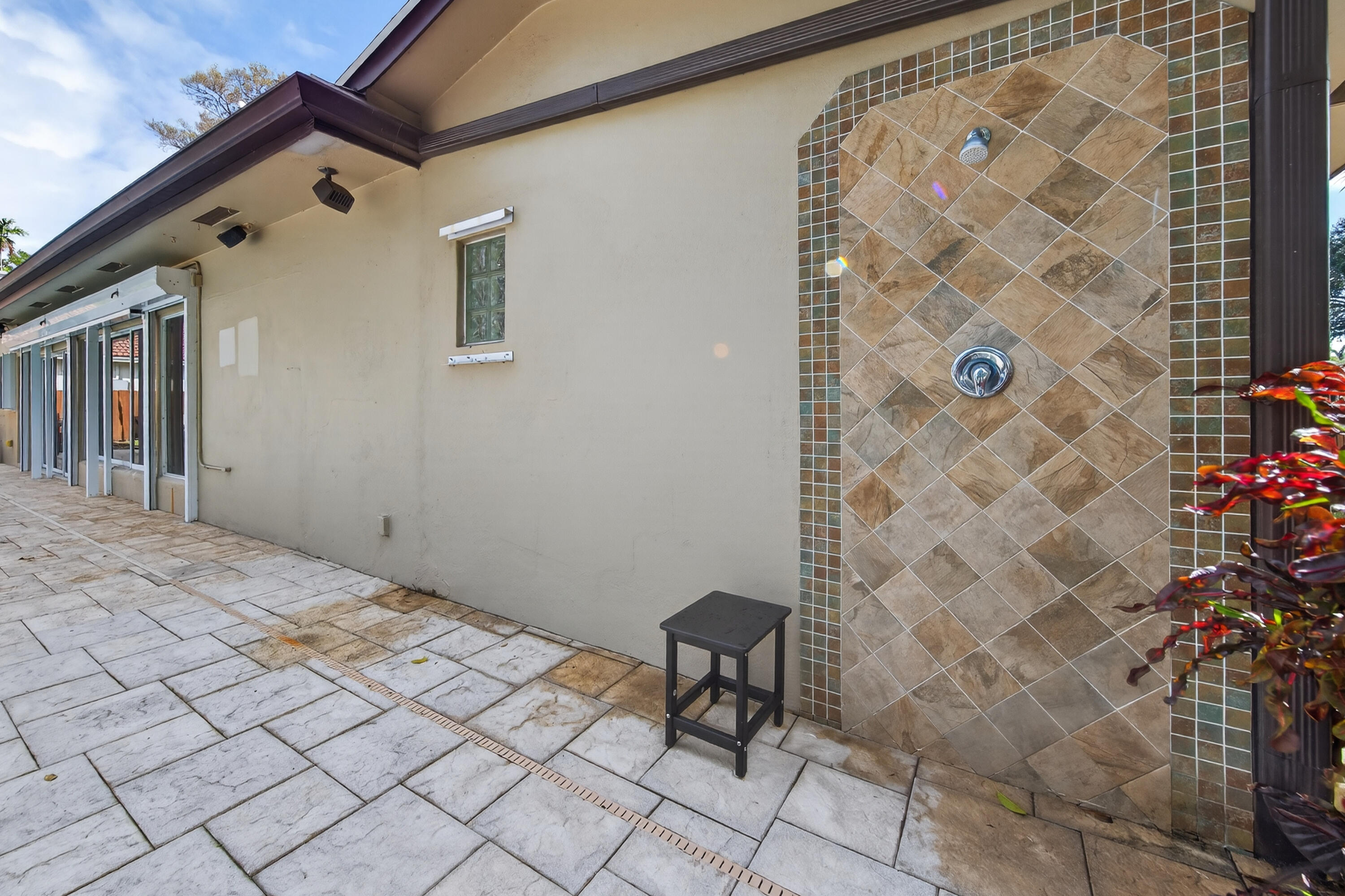 2535 SW 30th Fort Lauderdale, FL 33312