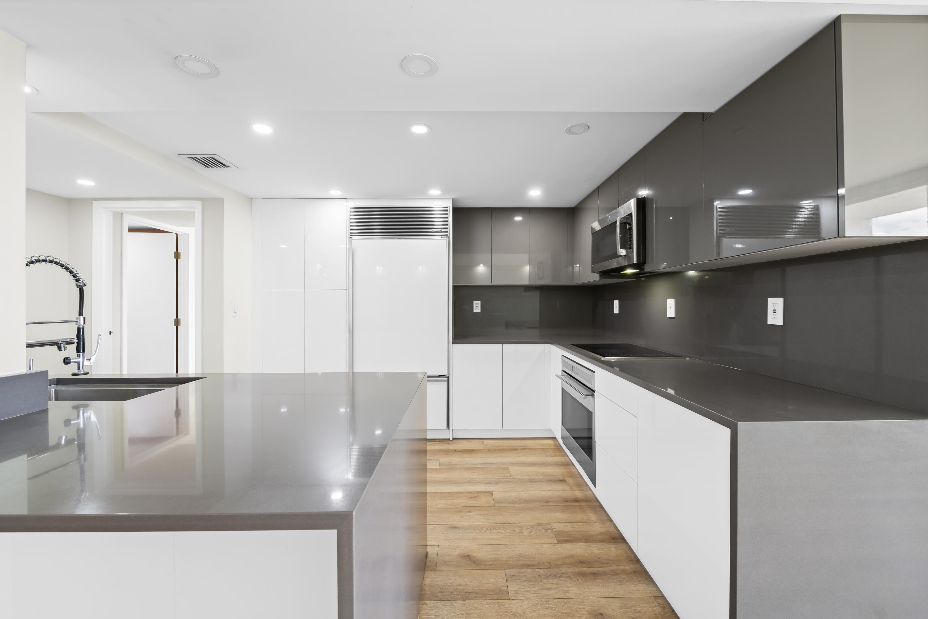 600 Parkview #1029