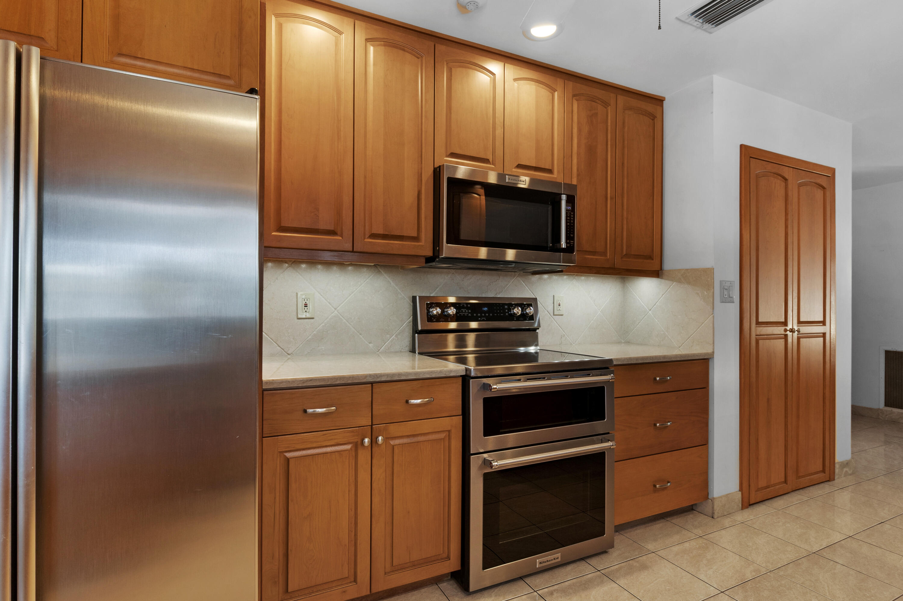 2141 NE 67th Fort Lauderdale, FL 33308