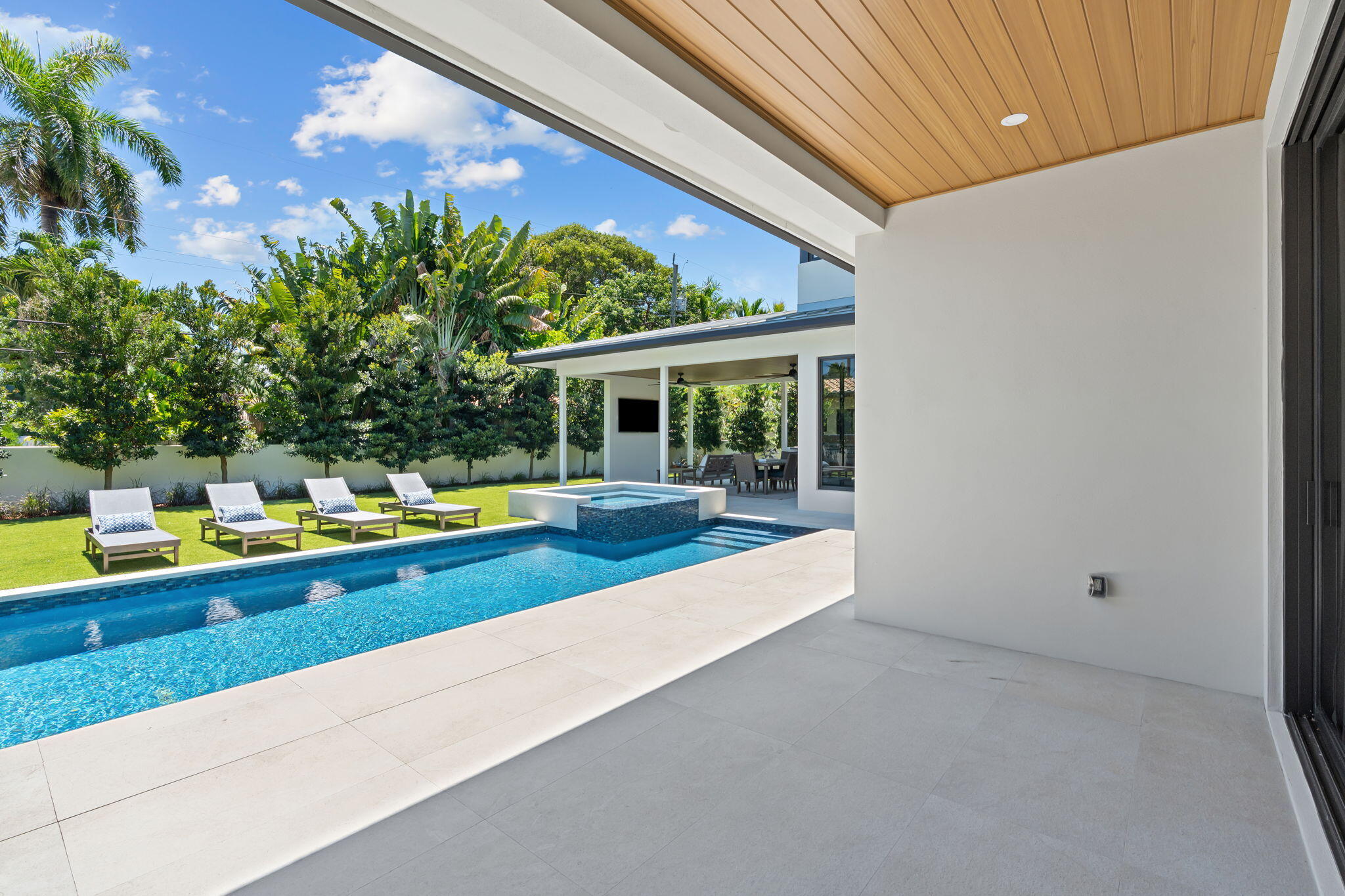 2506 NE 14th Fort Lauderdale, FL 33304