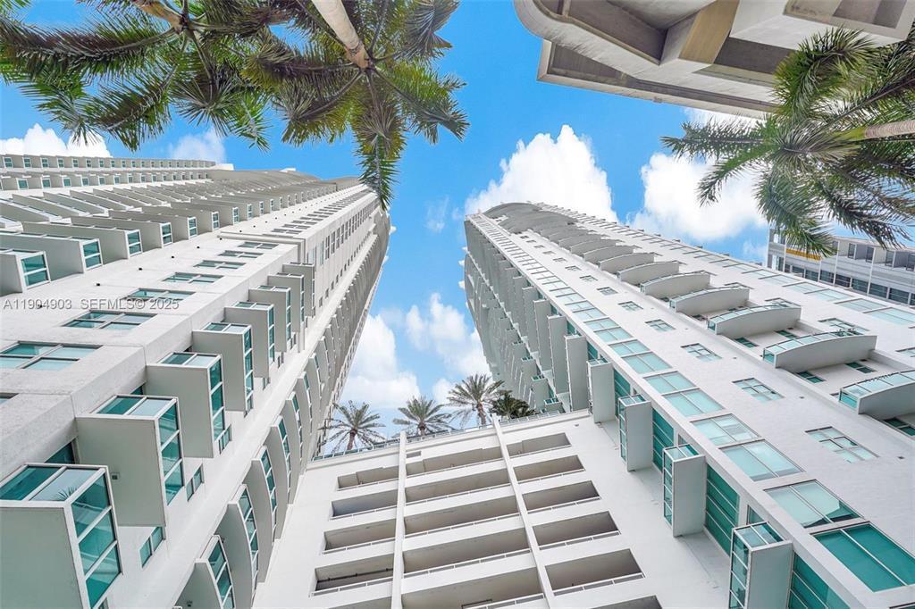 image Brickell on the River South0
