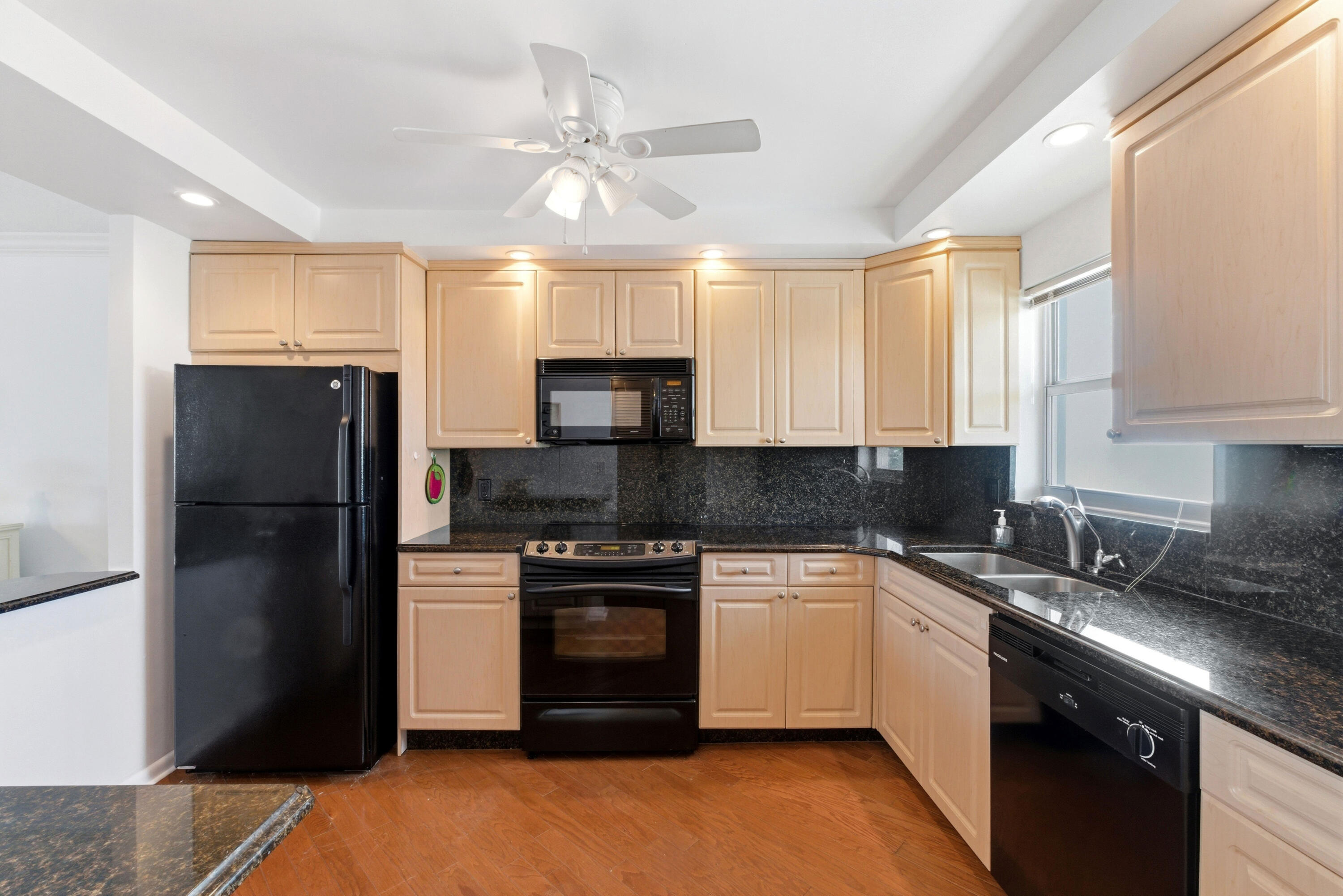 511 Bayshore Dr #410 Fort Lauderdale, FL 33304