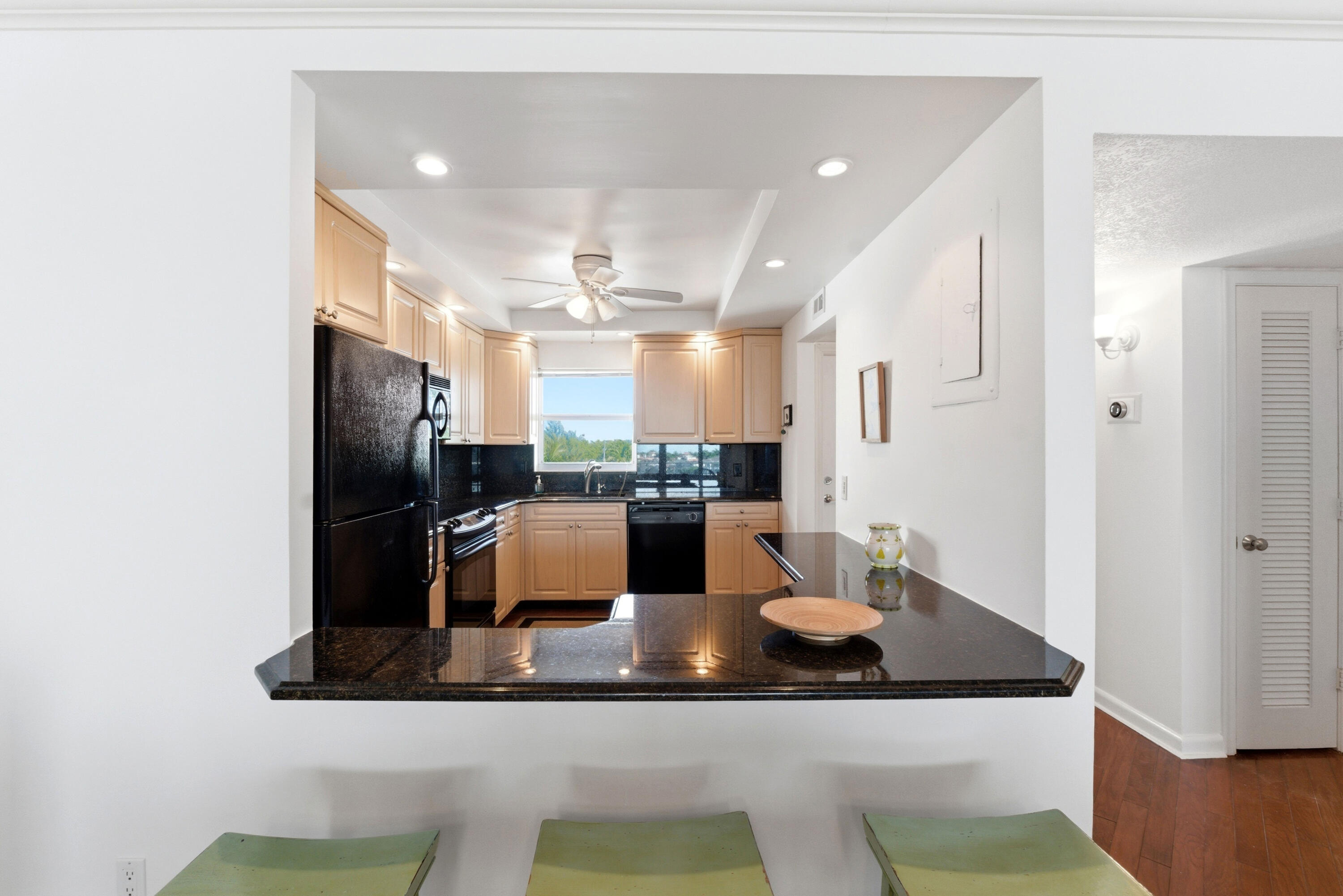 511 Bayshore Dr #410 Fort Lauderdale, FL 33304