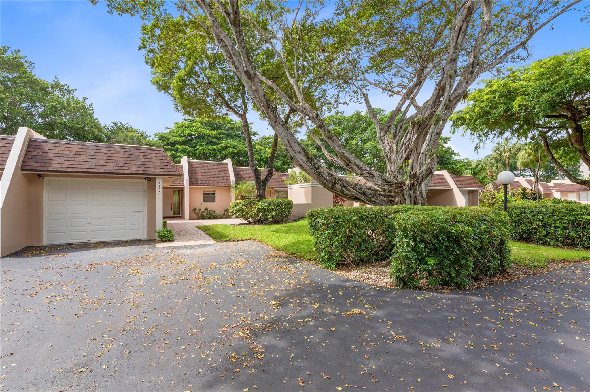3753 Oaks Clubhouse Dr #3753