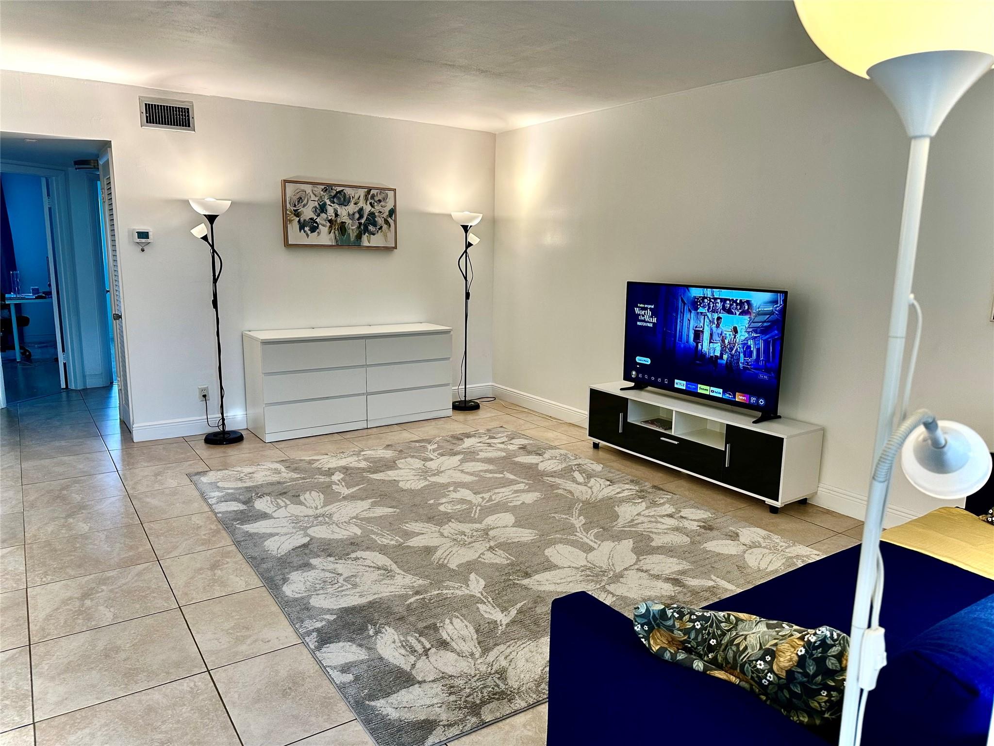 270 Layne Blvd #206