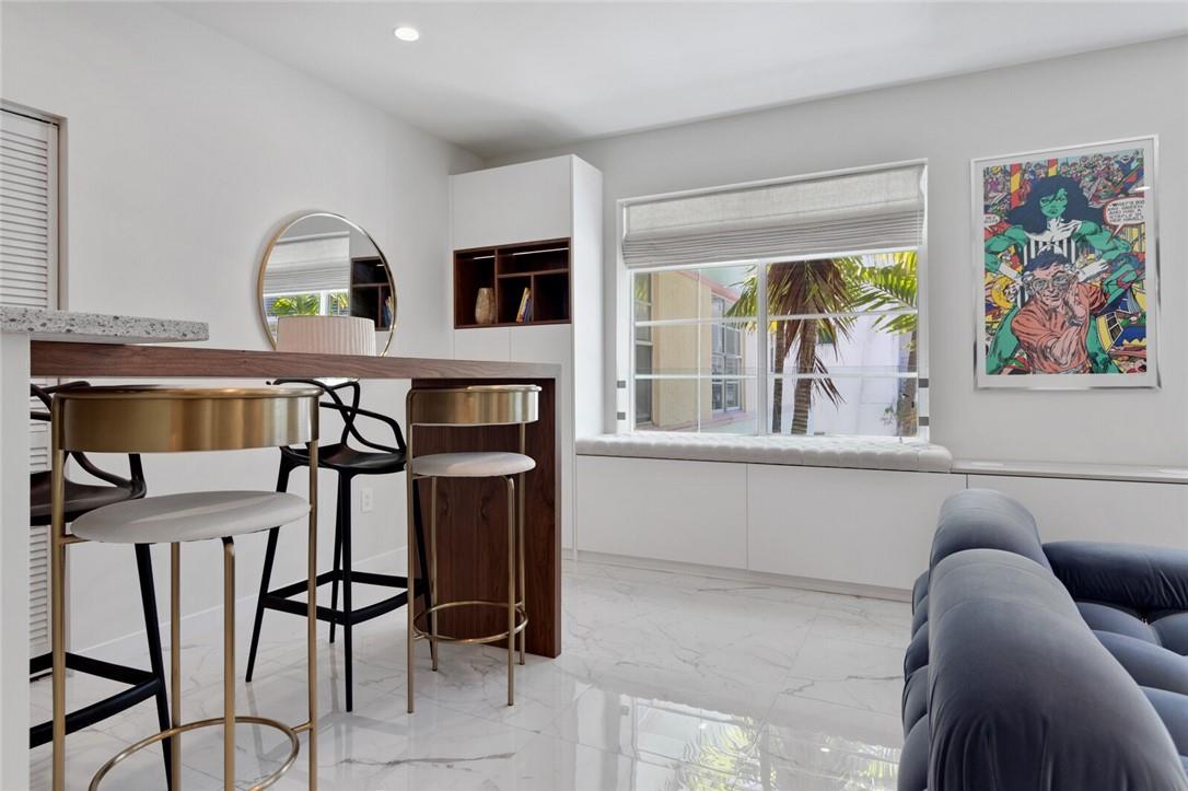 1460 Ocean Dr #506 (406) Miami Beach, FL 33139