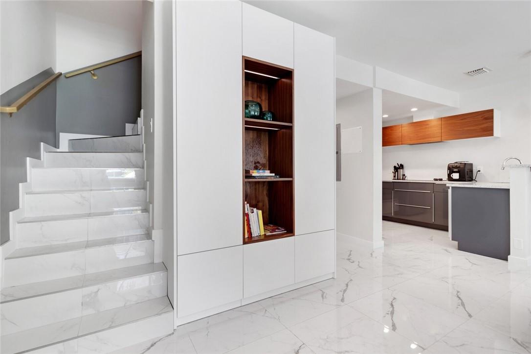 1460 Ocean Dr #506 (406) Miami Beach, FL 33139