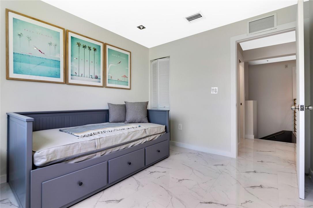 1460 Ocean Dr #506 (406) Miami Beach, FL 33139