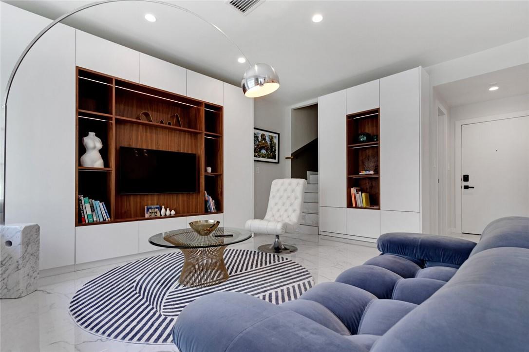 1460 Ocean Dr #506 (406) Miami Beach, FL 33139