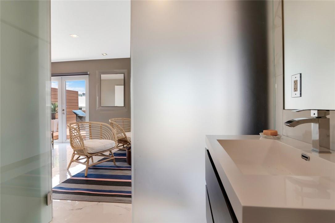 1460 Ocean Dr #506 (406) Miami Beach, FL 33139