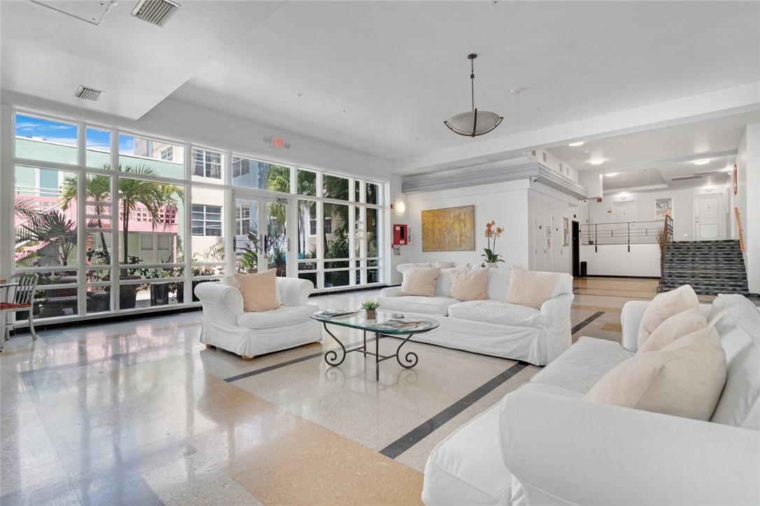 1460 Ocean Dr #506 (406) Miami Beach, FL 33139