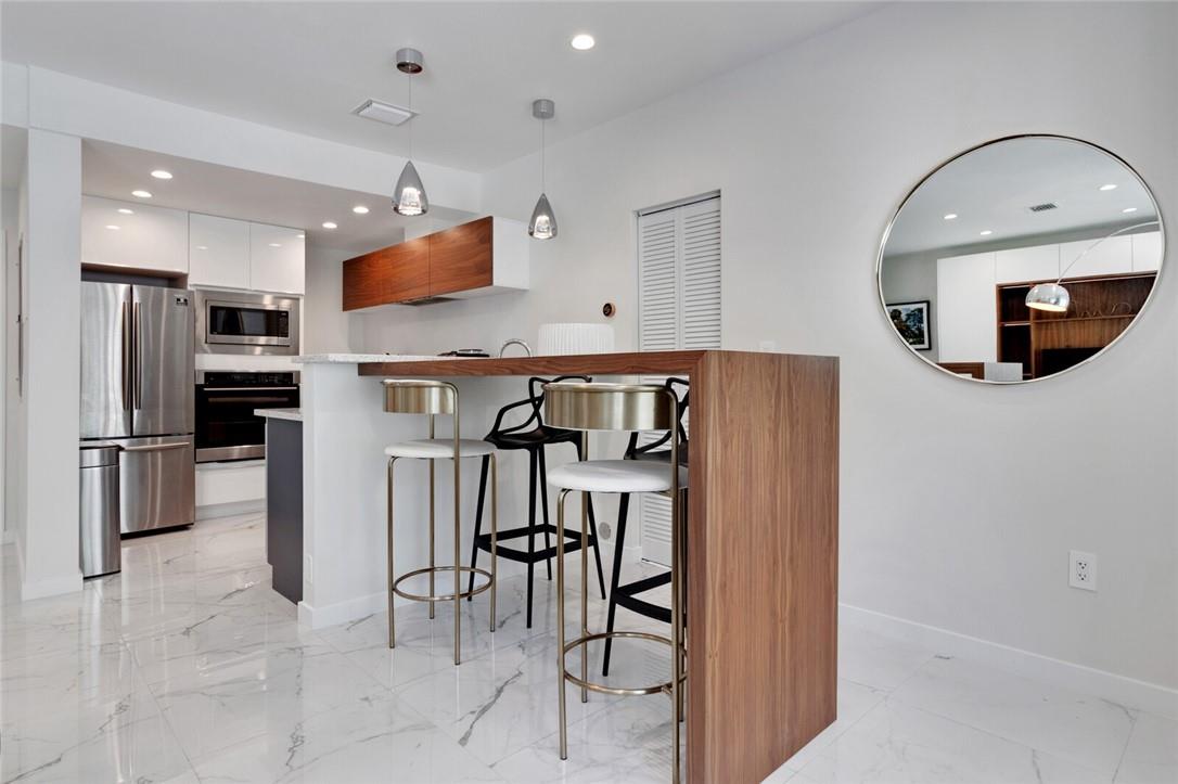 1460 Ocean Dr #506 (406) Miami Beach, FL 33139