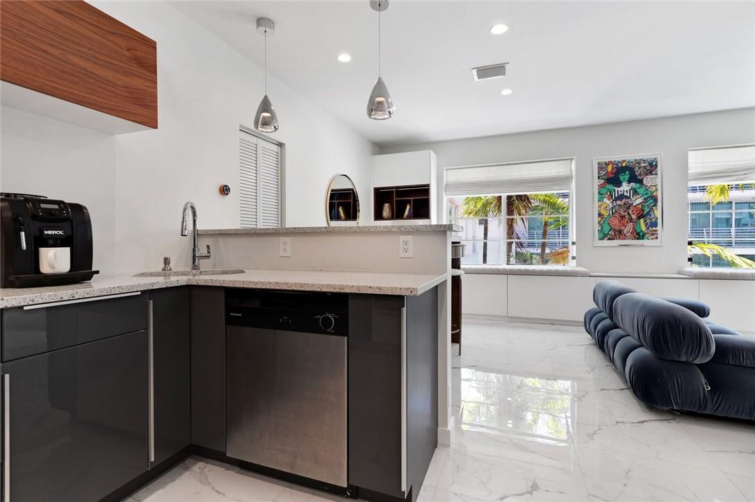 1460 Ocean Dr #506 (406) Miami Beach, FL 33139