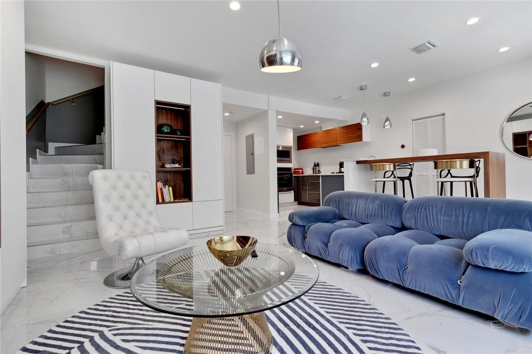 1460 Ocean Dr #506 (406) Miami Beach, FL 33139