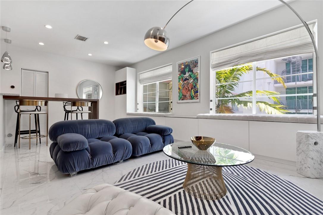 1460 Ocean Dr #506 (406) Miami Beach, FL 33139