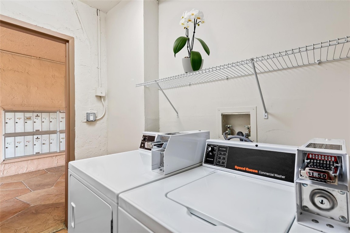 10442 Sunrise Lks #111 Sunrise, FL 33322