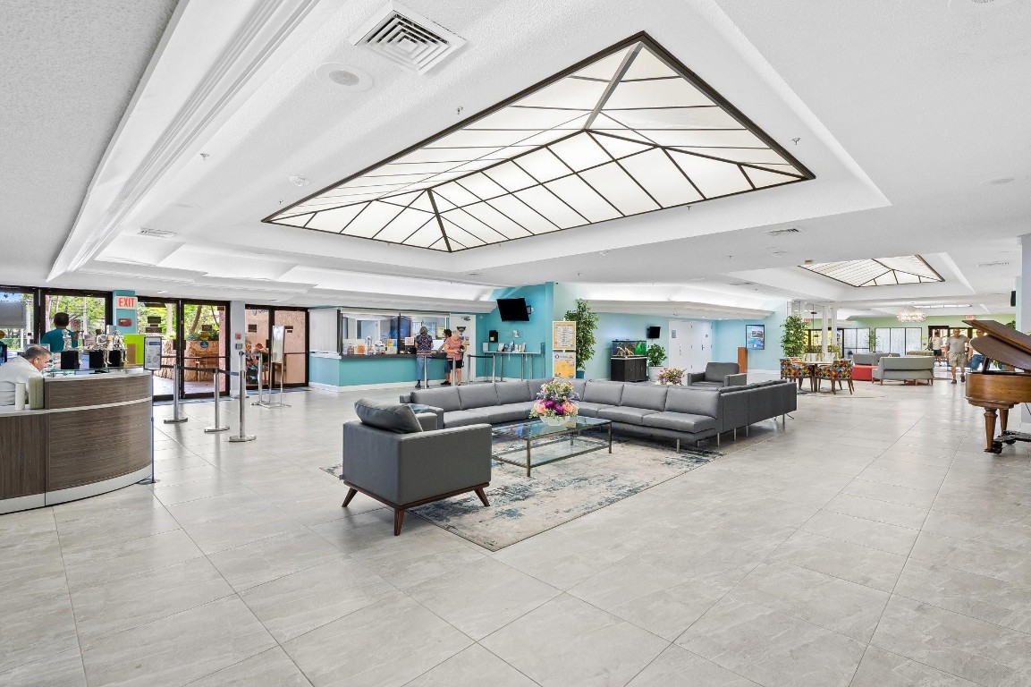 10442 Sunrise Lks #111 Sunrise, FL 33322