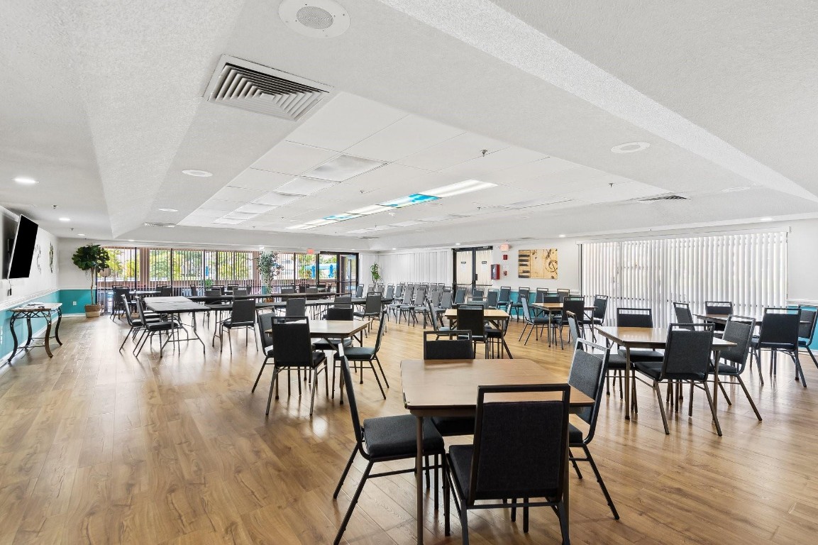 10442 Sunrise Lks #111 Sunrise, FL 33322