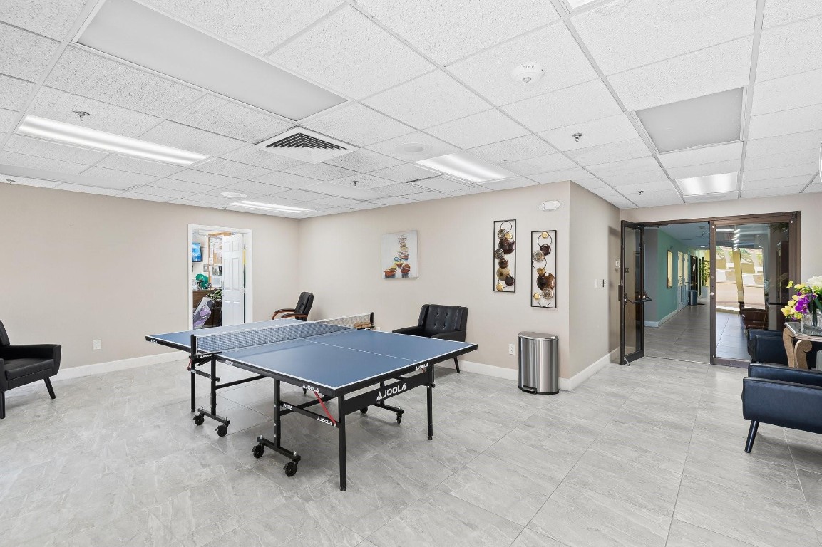 10442 Sunrise Lks #111 Sunrise, FL 33322