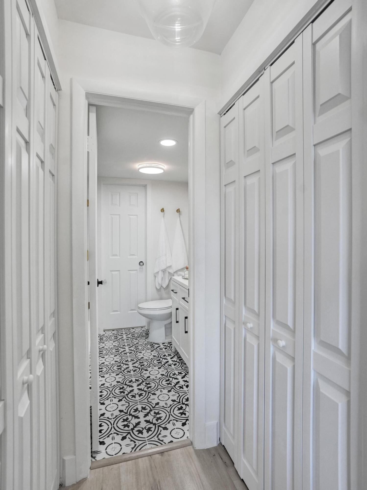 10442 Sunrise Lks Blvd #111 Sunrise, FL 33322