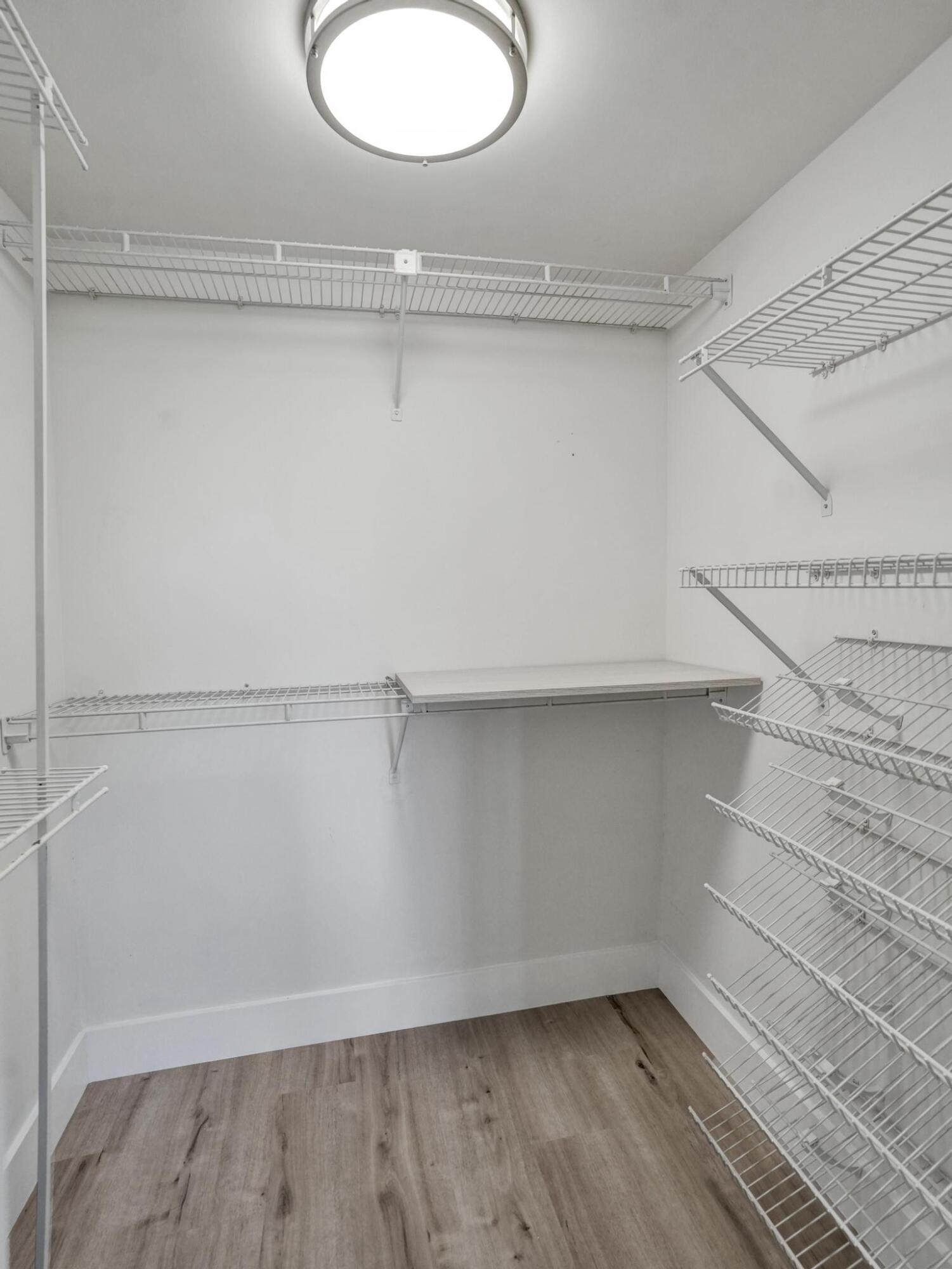 10442 Sunrise Lks Blvd #111 Sunrise, FL 33322