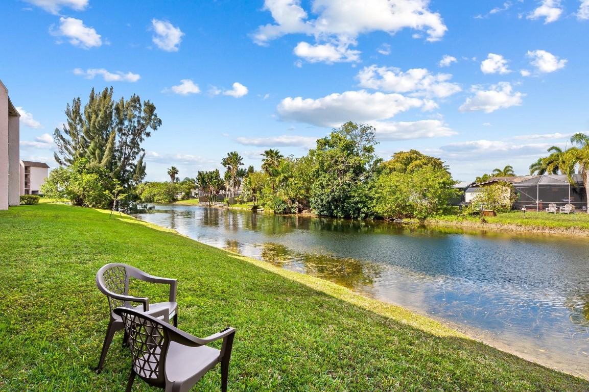 10442 Sunrise Lks #111 Sunrise, FL 33322