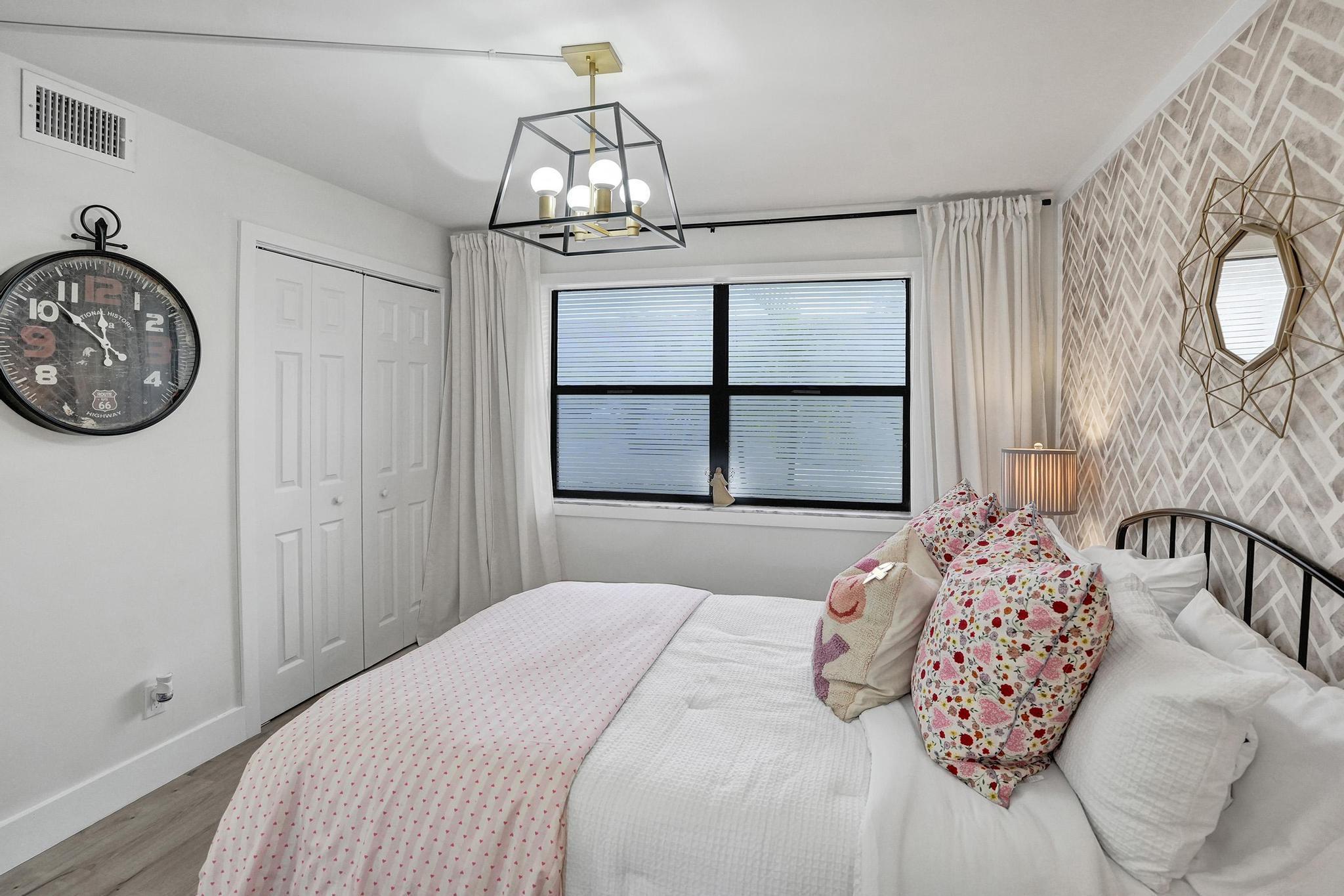 10442 Sunrise Lks Blvd #111 Sunrise, FL 33322