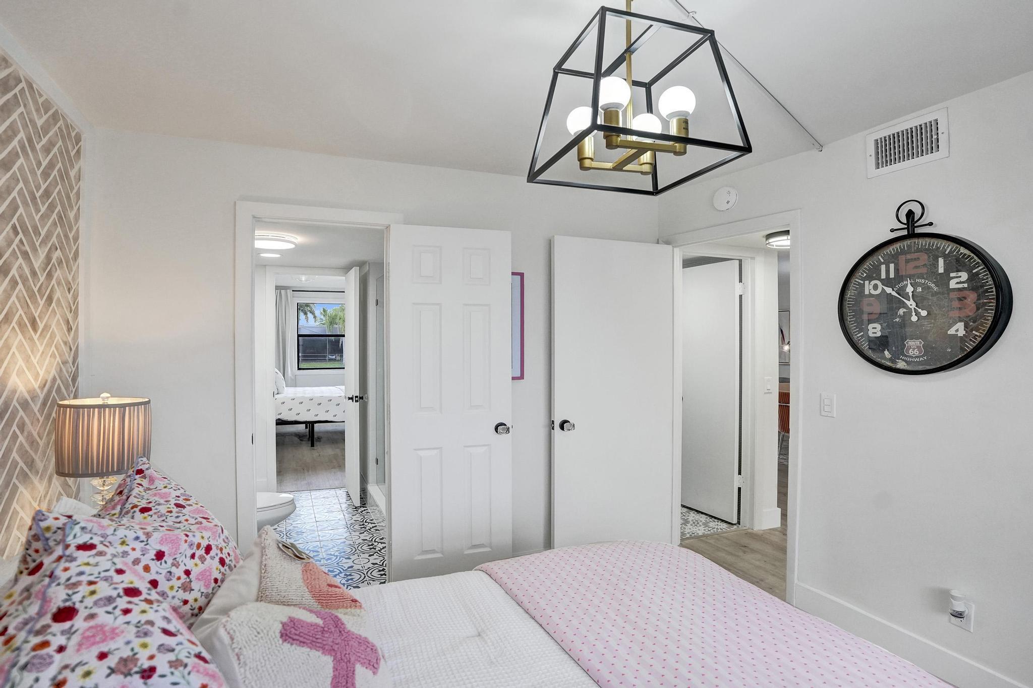 10442 Sunrise Lks Blvd #111 Sunrise, FL 33322
