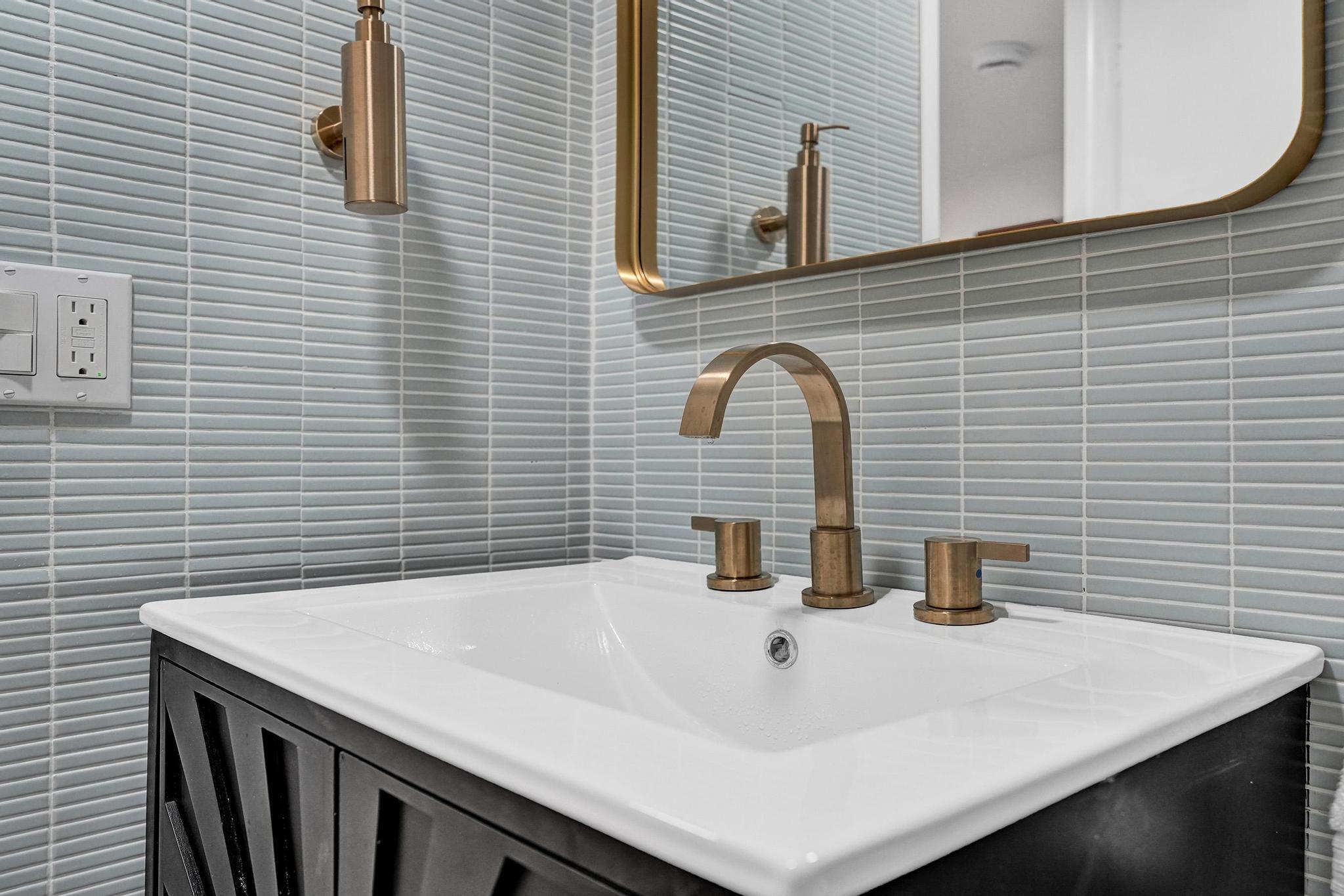 10442 Sunrise Lks Blvd #111 Sunrise, FL 33322