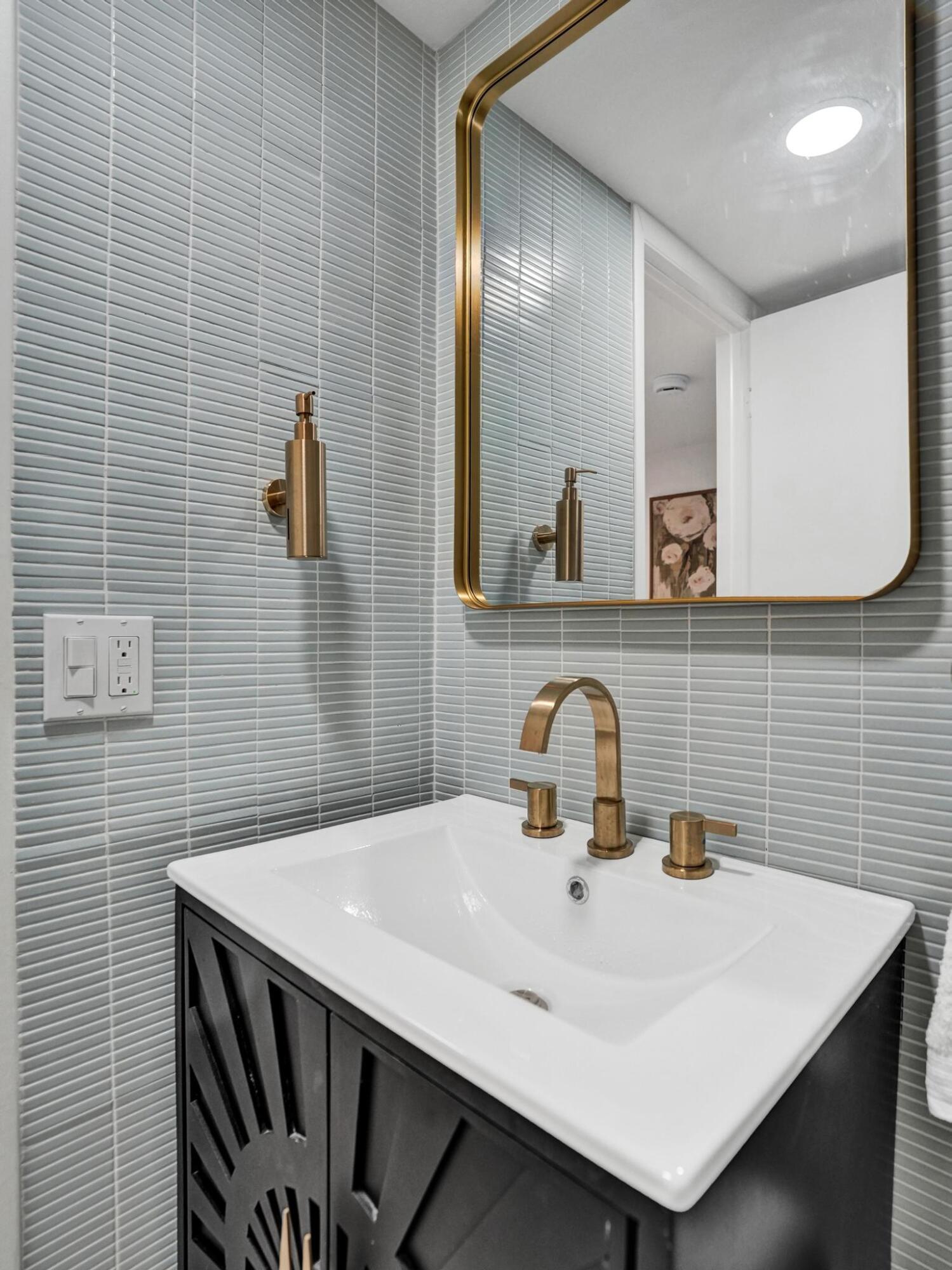 10442 Sunrise Lks Blvd #111 Sunrise, FL 33322