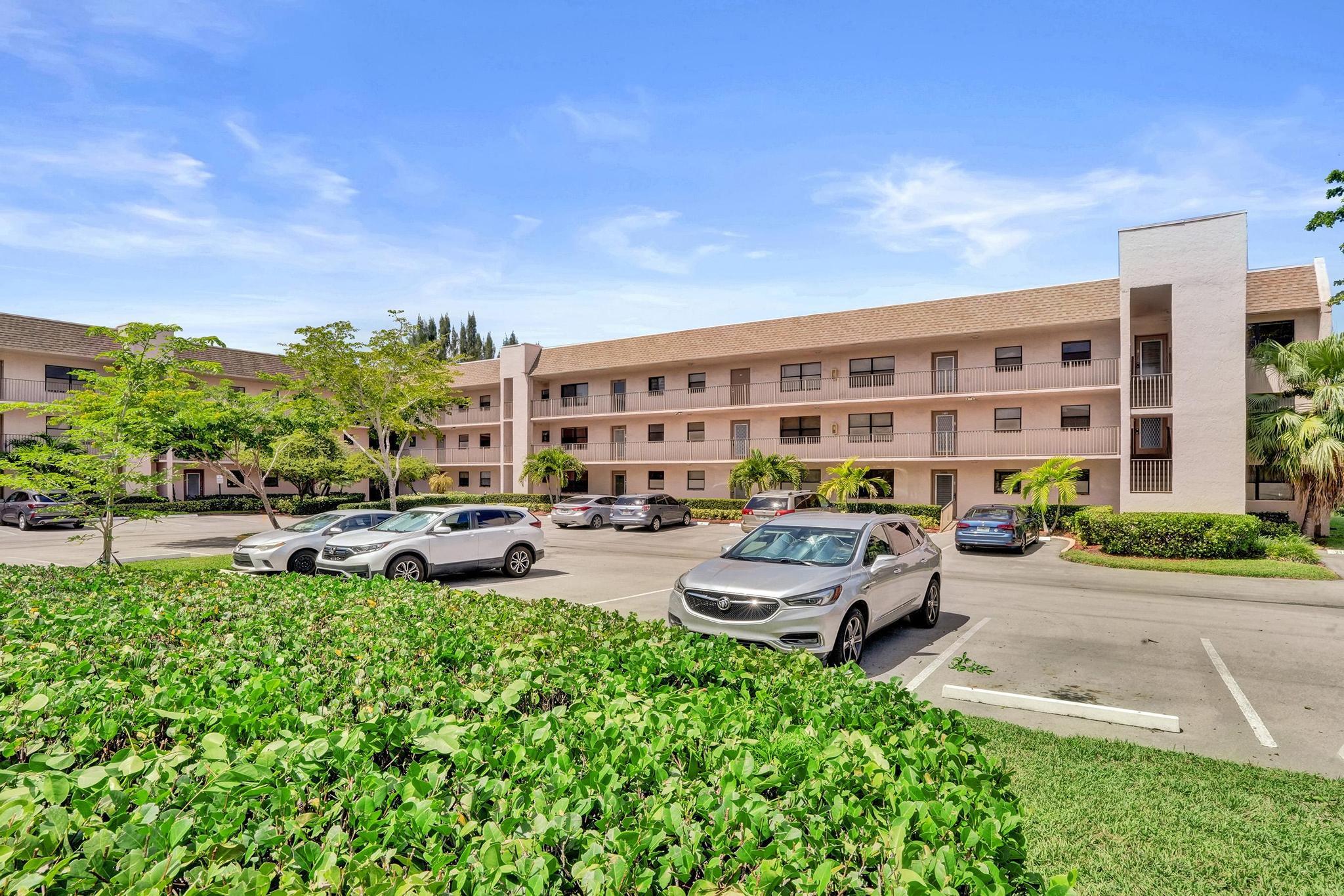10442 Sunrise Lks Blvd #111 Sunrise, FL 33322