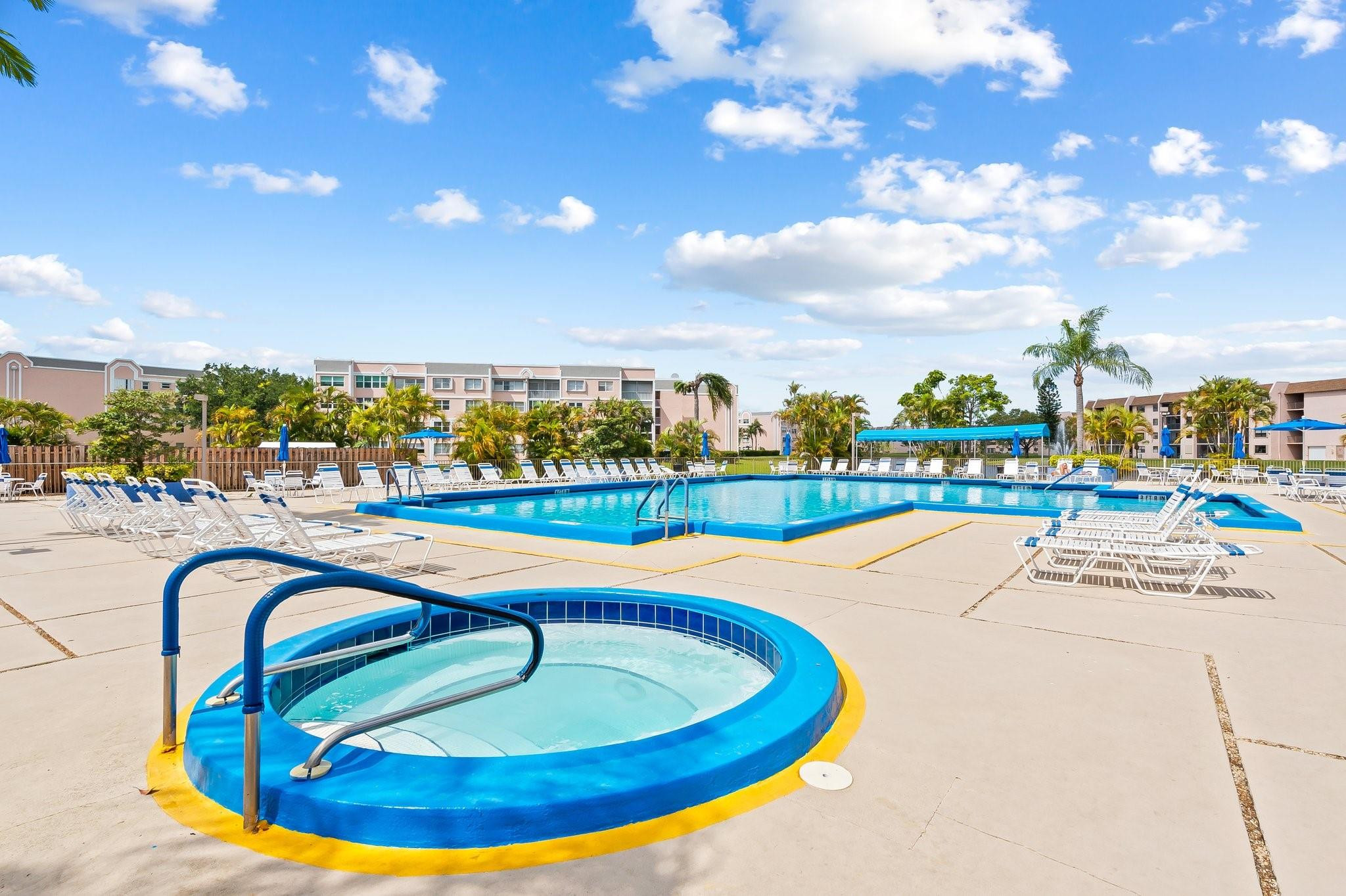 10442 Sunrise Lks Blvd #111 Sunrise, FL 33322